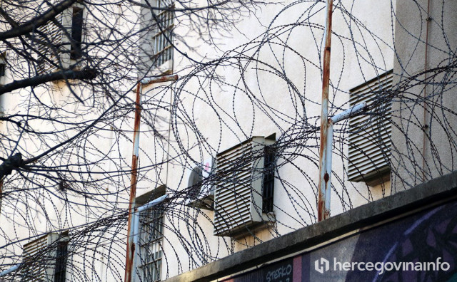 Trojica mladića ostaju u pritvoru zbog napada u Rodoču