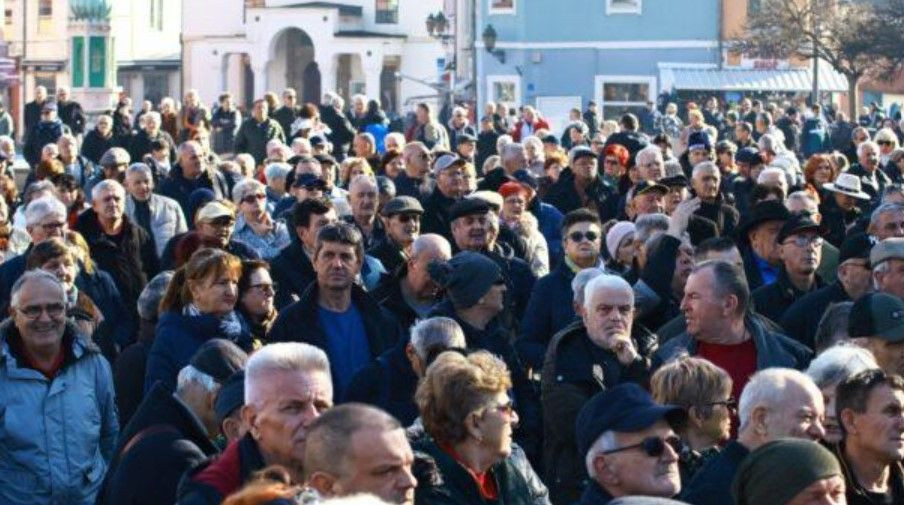 Prosvjed umirovljenika u Tuzli