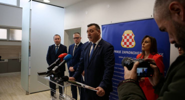 Predrag Čović Vlada ŽZH press konferencija Zakon o zaštiti obitelji s djecom