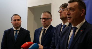 Predrag Čović Vlada ŽZH press konferencija Zakon o zaštiti obitelji s djecom