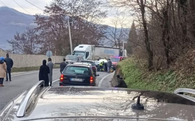 ČETIRI OSOBE SMRTNO STRADALE Zbog teškog udesa između Jablanice i Konjica, promet potpuno obustavljen