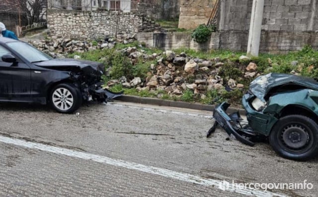 MOSTAR - ŠIROKI BRIJEG Jedna osoba ozlijeđena u izravnom sudaru BMW-a i Passata