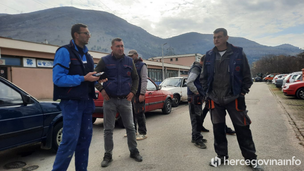 Zaposlenici JP Radnik prekinuli rad na sat vremena zbog neisplaćenih plaća i doprinosa
