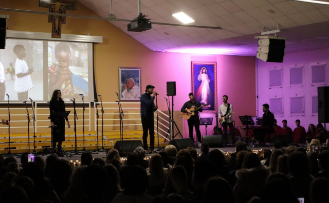 NEVJEROJATNA ATMOSFERA Humanitarni koncert 'Hercegovina za Afriku' ispunio dvoranu i u Međugorju