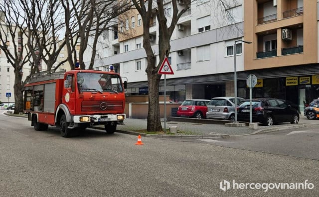 MOSTAR Izgorjela dva vozila u garaži stambeno-poslovnog kompleksa