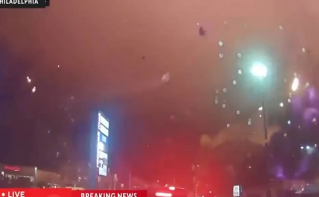 NESREĆA U PHILADELPHIJI Zrakoplov koji je prevozio bolesno dijete pao na prometno raskrižje