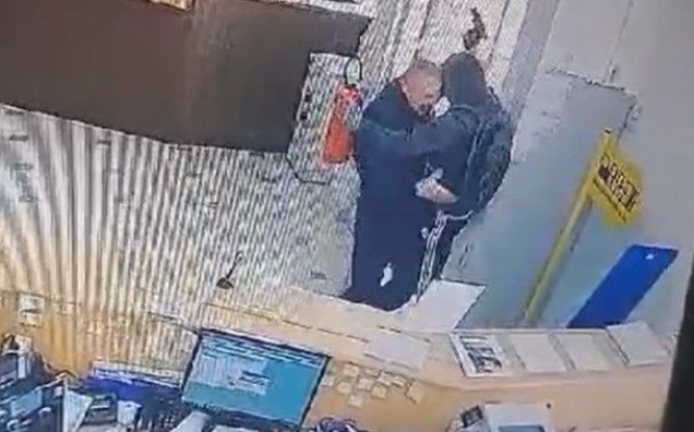 Objavljena snimka pokušaja pljačke banke u Mostaru, pogledajte reakciju hrabrog zaštitara