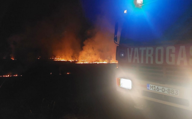 Požar na stolarskoj radionici u Ostrošcu kod Jablanice, u pomoć pritekli i vatrogasci iz Konjica