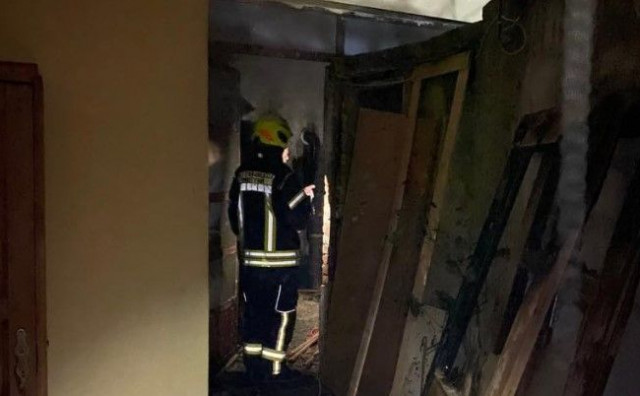 U NOĆNIM SATIMA Gorio obrtnički objekt u Mostaru