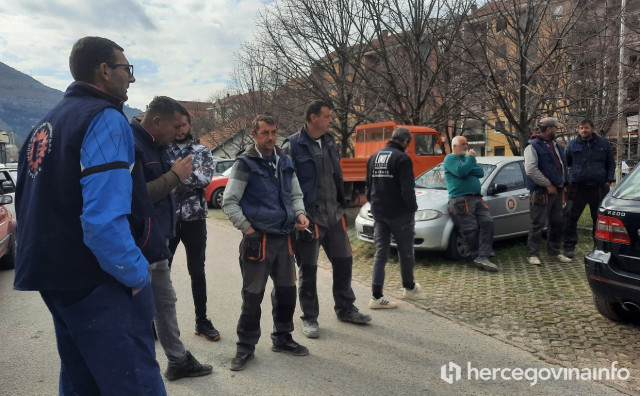 NEISPLAĆENE PLAĆE I DOPRINOSI Zaposlenici JP Radnik prekinuli rad na sat vremena