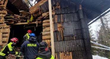 Koliba na koju je pao mali zrakoplov