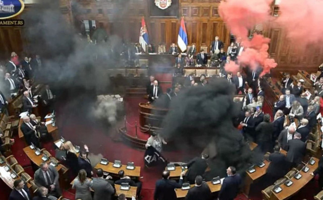 DAN NAKON DIMNIH BOMBI Nastavljen rad Skupštine Srbije bez prisustva oporbe