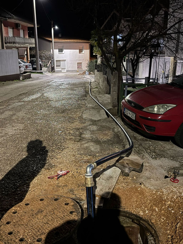 Krunina strana Široki Brijeg rupe na asfaltu