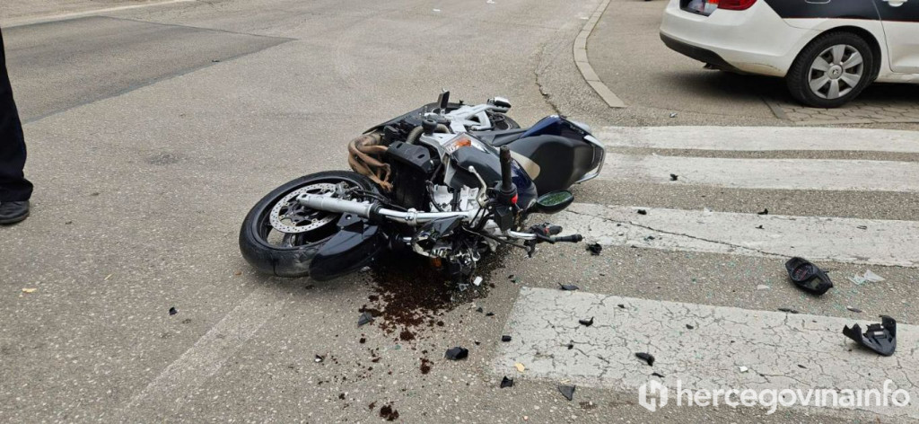 Sudar motocikla i automobila u Dubrovačkoj ulici u Mostaru