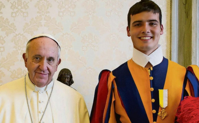 DON IVAN ŠARIĆ Mladi svećenik porijeklom iz Prisoja bio je pripadnik Švicarske garde kada je dobio duhovni poziv