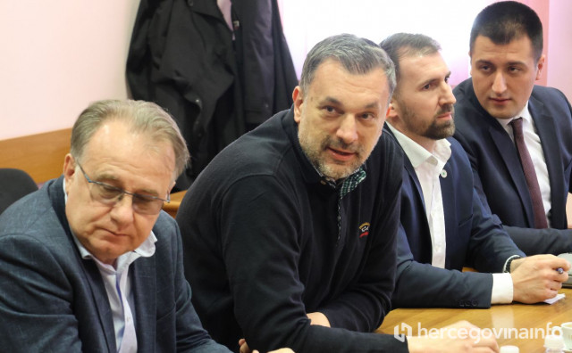 Oglasila se Trojka: 'Pokušaj prodaje Terminala Dretelj je udar na državu'