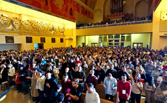 Duhovni seminar u Mostaru okupio biskupa, provincijala i oko tisuću vjernika. Žena ustala iz invalidskih kolica