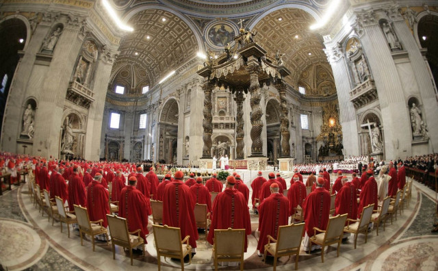 U podne se zatvaraju vrata, počinje izbor pape
