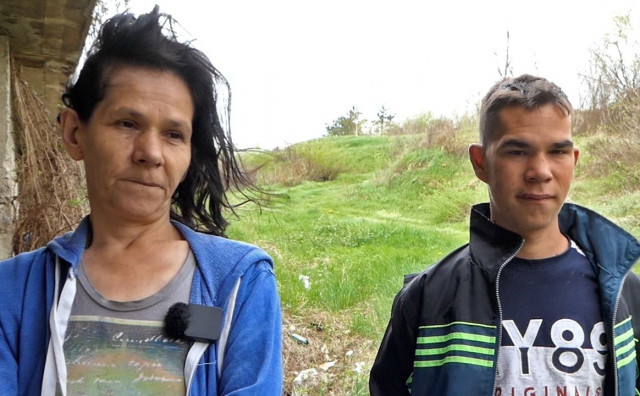 Napustili su nasilnog oca i sada sakupljaju otpad da prežive