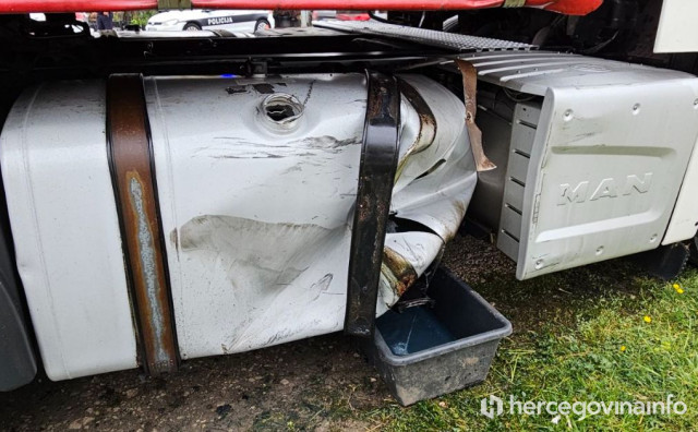 Sudar automobila i šlepera na magistralnoj cesti u Mostaru, nafta se izlila na cestu