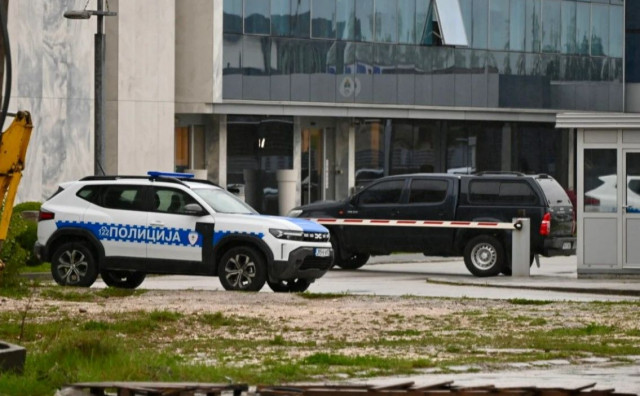 ISTOČNO SARAJEVO Policija još uvijek ispred zgrade Vlade RS-a