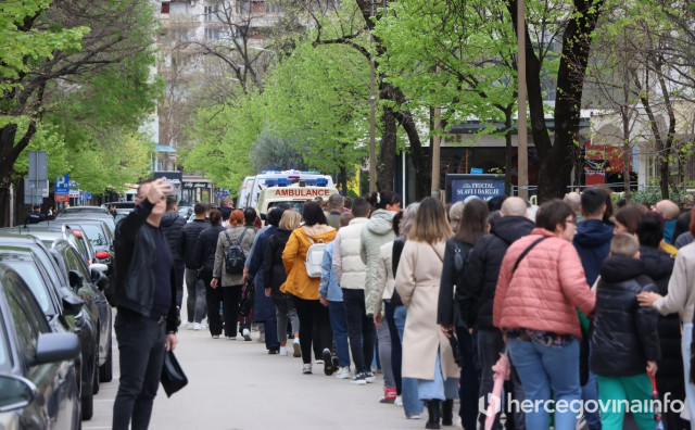 Zdravstveni djelatnici pred Vladom HNŽ