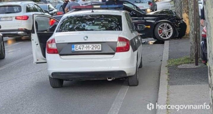 Automobil se zabio u stablo u Mostaru Tekija