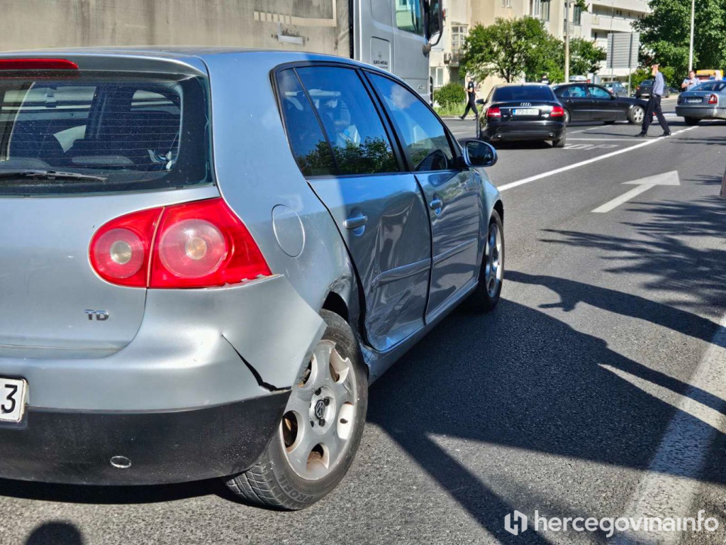 sudar Mercedesa i Golfa na Tekiji