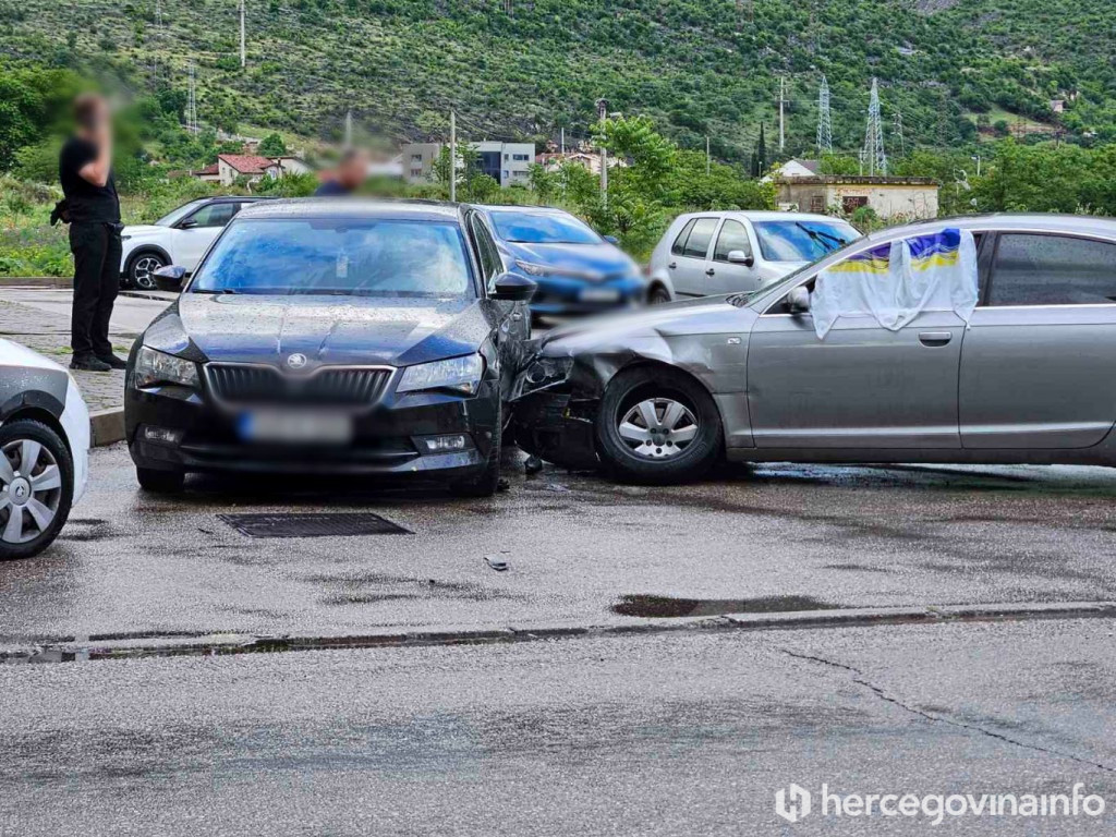 Sudar tri automobila u Mostaru, Ulica maršala Tita