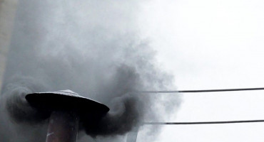 Crni dim iz Sikstinske kapele, nema novog pape