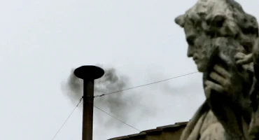 Crni dim iz Sikstinske kapele