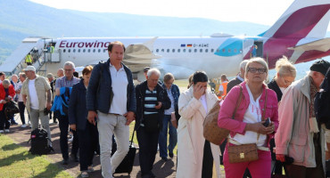 NAKON ŠEST GODINA Avion pun putnika iz Düsseldorfa ponovno sletio u Mostar