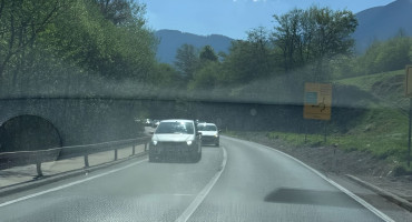 PRODUŽENI VIKEND Gužve na cestama u BiH, kolone od izlaza s autoceste