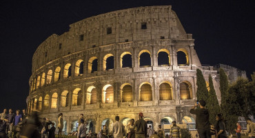 Htio snimiti nezaboravan selfie pa pao na šiljak ispred Koloseuma