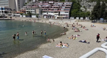 REKORDAN VIKEND Gostiju u Neumu kao u špici sezone, ali trgovine zatvorene