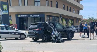 PROMETNA NA TROMEĐI Sudar automobila i motocikla, izlilo se ulje