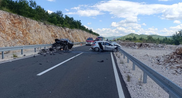 Dvije osobe smrtno stradale u teškoj prometnoj nesreći između Neuma i Stoca