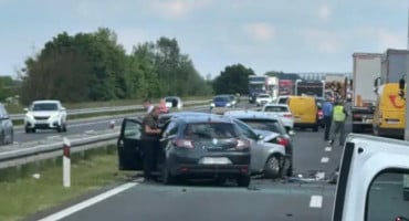 Sudar pet automobila na autocesti A3