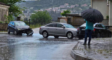 Sudar tri automobila u Mostaru