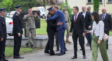 U kasarnu Kozara stigli i Stevandić i Dodik