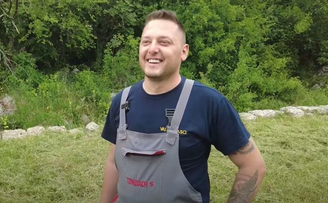 Gruđanin Ante Zadro radi kao zaštitar, a nakon posla oko duhana i trešanja