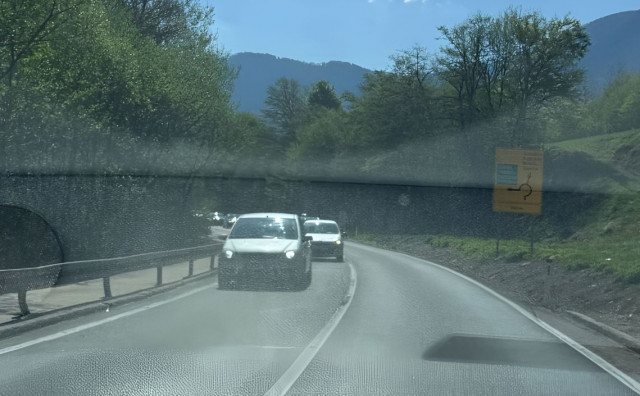 PRODUŽENI VIKEND Gužve na cestama u BiH, kolone od izlaza s autoceste