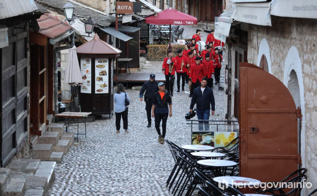 Hrvatska glazba Mostar tradicionalnom budnicom obilježila Međunarodni praznik rada