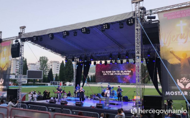 Koncert 'Vjerujem 2025' u Mostaru napunio stadion pod Bijelim brijegom