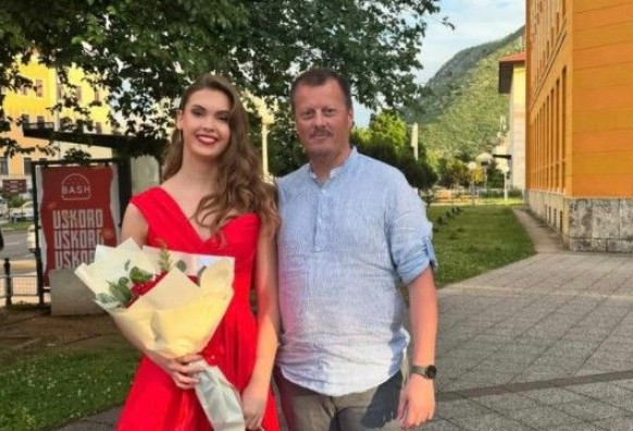 Lana Pudar zablistala na maturalnoj večeri, objavljena slika s trenerom