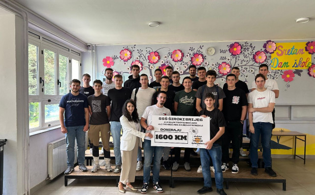 Maturanti iz Širokog Brijega skupili 1.600 KM i donirali ih