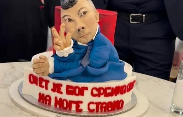 Svi se rugaju torti sa slavlja Nenada Nešića