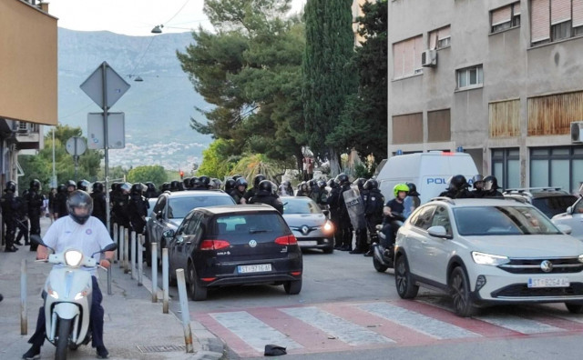 NEREDI U SPITU Privedeno 198 navijača Hajduka i Dinama, ozlijeđen 21 policajac