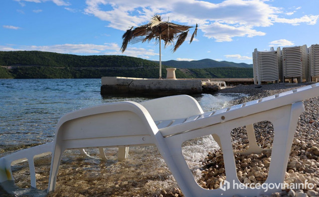 Neum plaža ležaljka