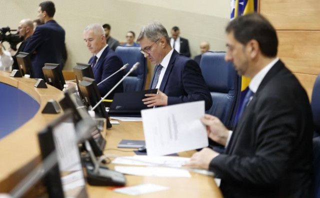 Državni parlamentarci putuju, a ne znaju ni zašto